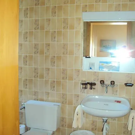 Отель Oberlanderhof 2*